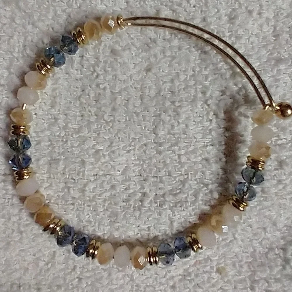 Goldtone wire bracelet adjustable blue yellow faceted beads